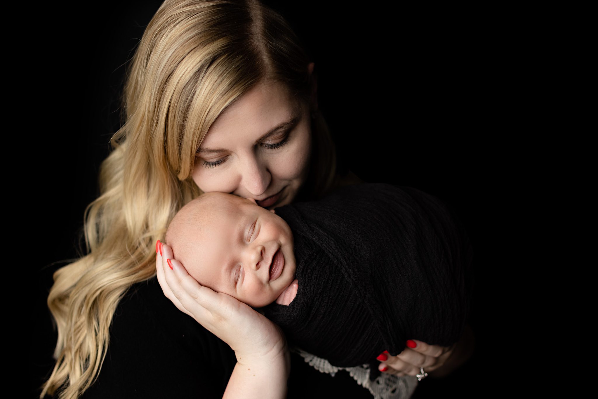 mother-holding-newborn-baby-minnesota.jpg